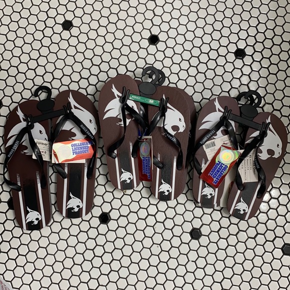 Forever Collectibles Other - NWT forever collectibles Texas state flipflops SMXL